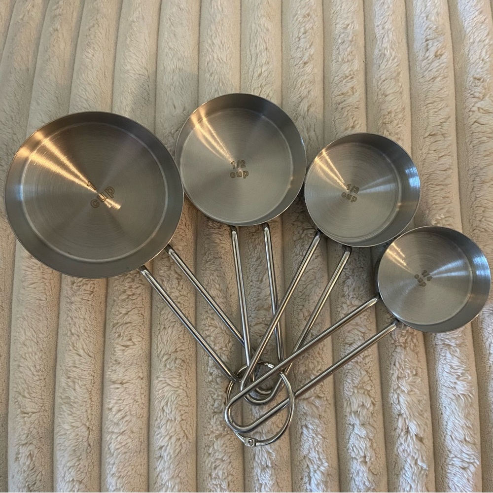 Williams Sonoma stainless steel measuring cup set